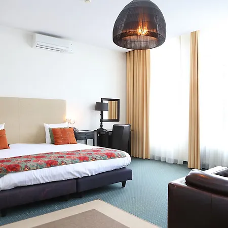 Отель Boutique Quartier Du Port 4*