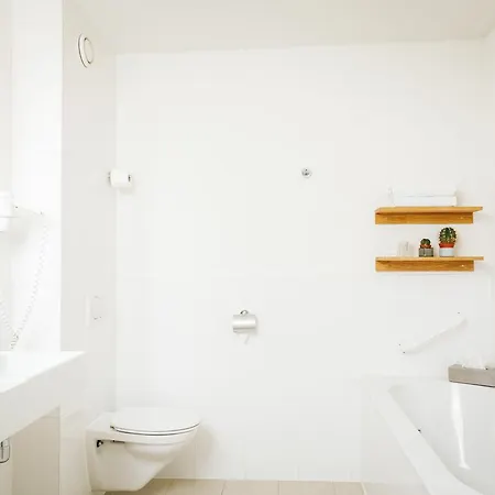 Отель Boutique Quartier Du Port 4*